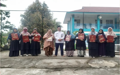 Guru-guru Penerima Satya Lencana 10 dan 30 Tahun SMP Negeri 3 Bukittinggi